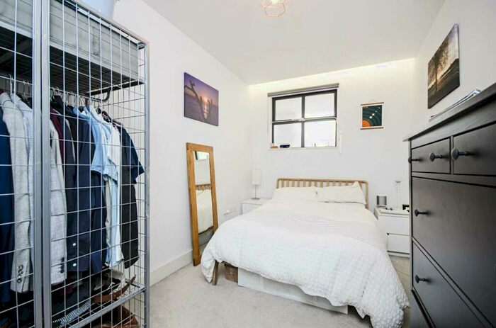 2 Bedroom Flat To Rent In Chatham Place, Hackney, London, E9