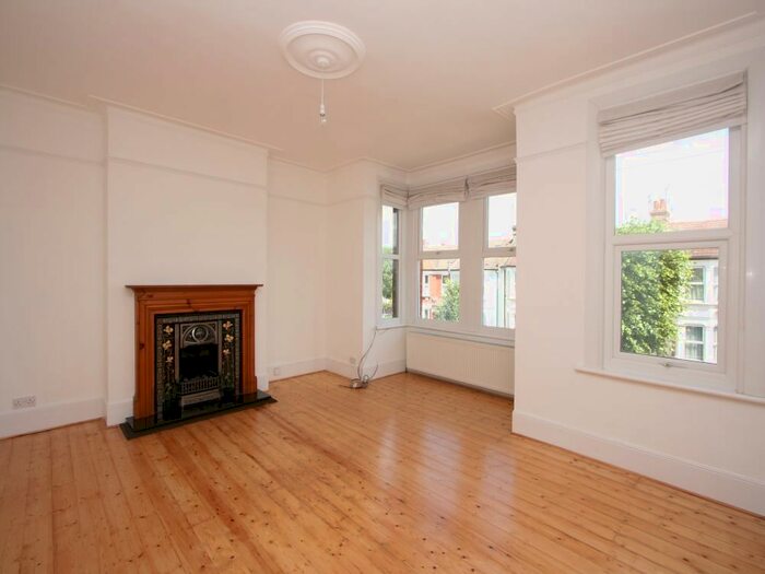 1 Bedroom Flat To Rent In York Road, London, N11