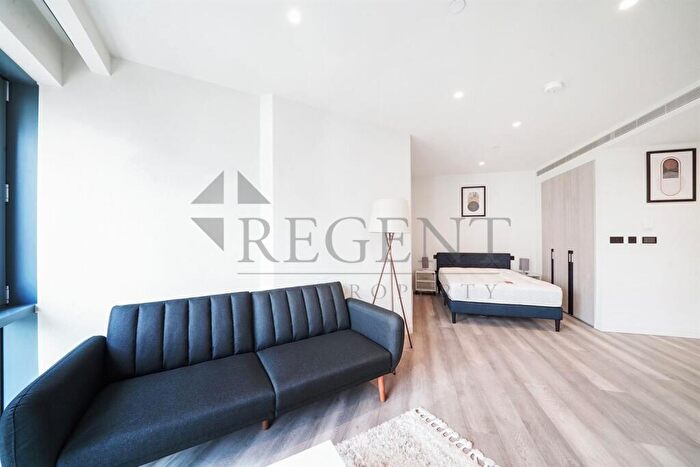 Apartment To Rent In Aspen, Marsh Wall, E14