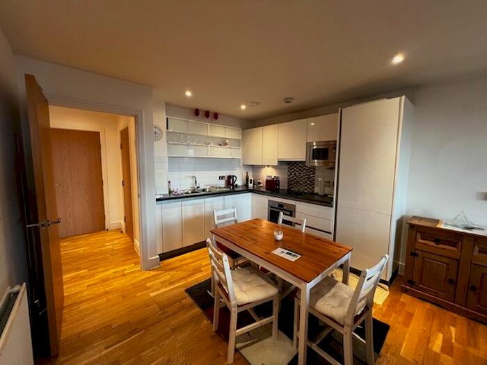 1 Bedroom Flat To Rent In High Street, Hounslow, TW3