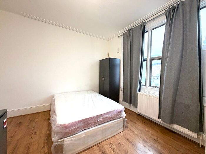 Studio To Rent In Mitcham Lane, London, SW16