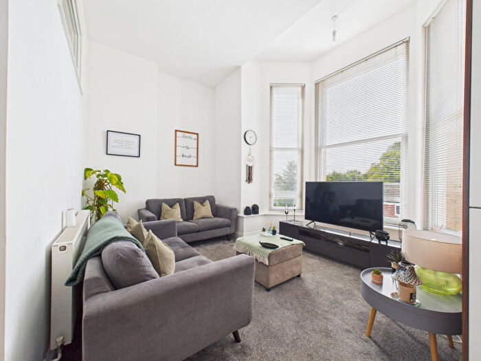 2 Bedroom Apartment For Sale In The Lawns, Hull, Yorkshire, HU7