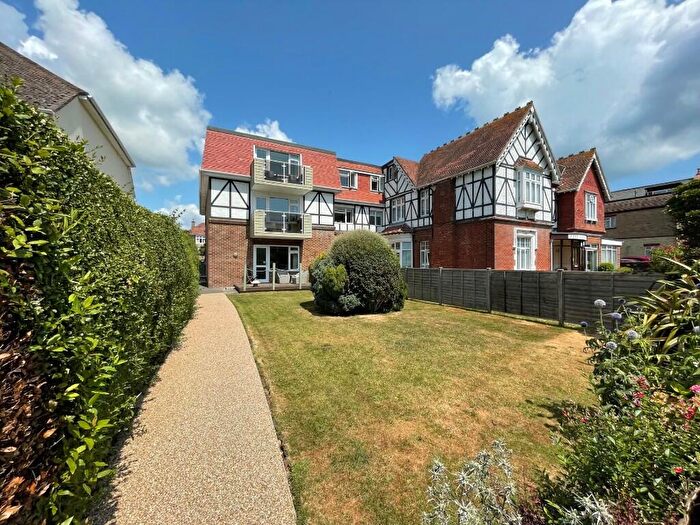 2 Bedroom Flat To Rent In Victoria Avenue, Swanage, Dorset, BH19