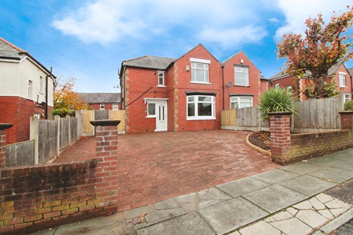 3 Bedroom Semi-Detached House For Sale In Daneshill, Manchester, M25