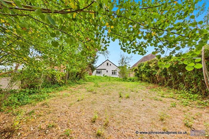 5 Bedroom Detached House For Sale In Pinewood Avenue, New Haw, KT15