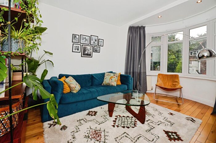 3 Bedroom End Of Terrace House For Sale In Buck Lane, London, NW9