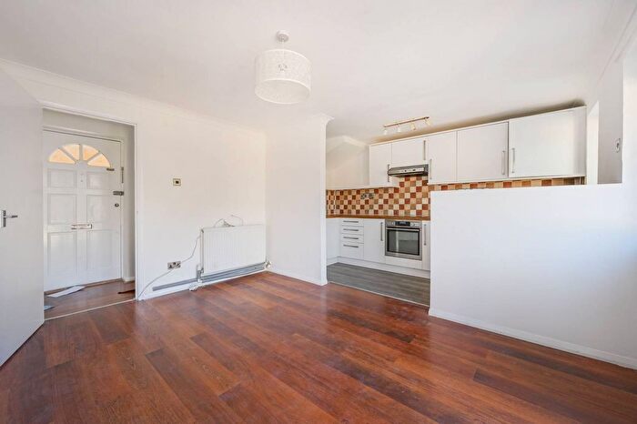 3 Bedroom Property For Sale In Lime Close, Wapping, London, E1W