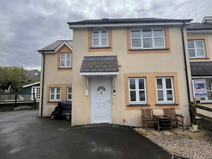 3 Bedroom House For Sale In Llys Y Dderwen, New Quay, SA45