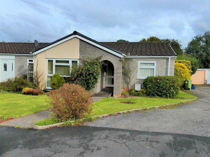 3 Bedroom Bungalow For Sale In Grange Road, Abbotskerswell, Newton Abbot TQ12