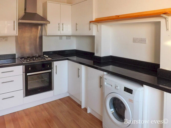 2 Bedroom Flat To Rent In Raglan Road, Walthamstow, E17