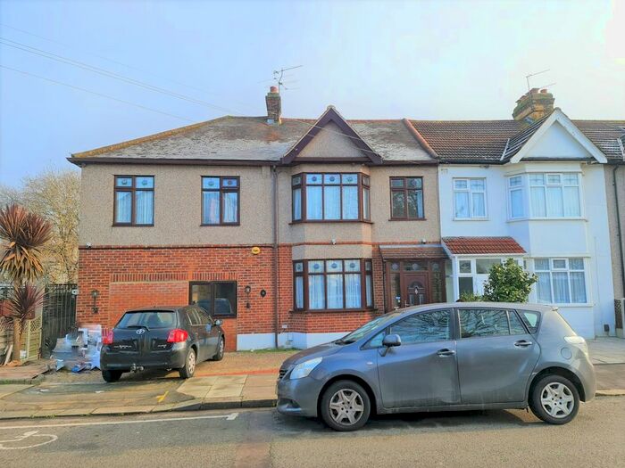 1 Bedroom Studio To Rent In Littlemoor Road, Ilford, Essex IG1