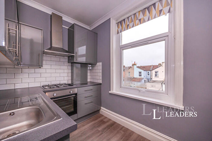 1 Bedroom Flat To Rent In Gladys Avenue, Portsmouth, Hampshire, PO2