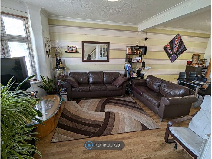 3 Bedroom End Of Terrace House To Rent In Perrymans Farm Road, Ilford, IG2