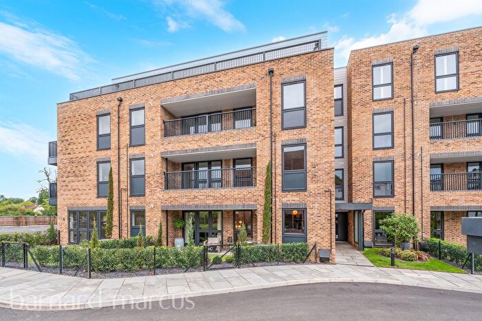 3 Bedroom Flat For Sale In Oaklands House, Oaklands Park, Esher, KT10