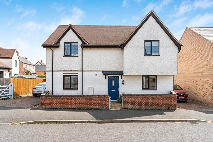 4 Bedroom Detached House To Rent In Mander Farm Close, MK45