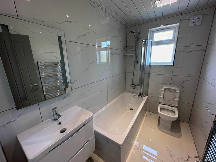 3 Bedroom Flat To Rent In Spencer Street, Southall, UB2