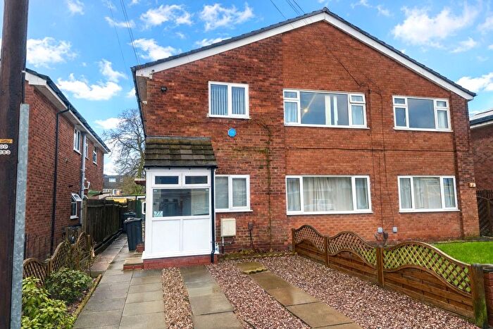 3 Bedroom Maisonette For Sale In Kington Way, Birmingham, West Midlands, B33