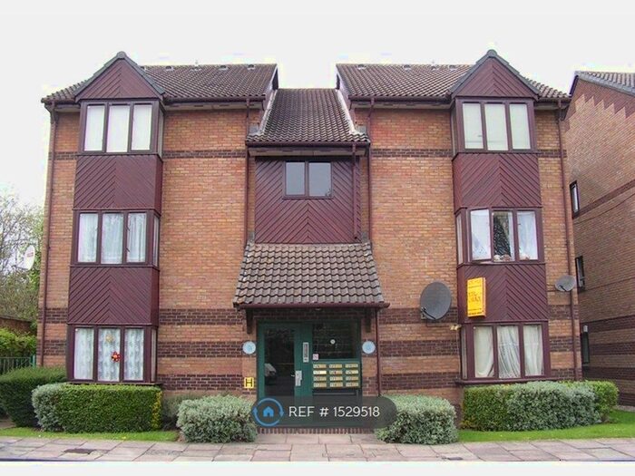 Studio To Rent In Harp Island Close, London, NW10