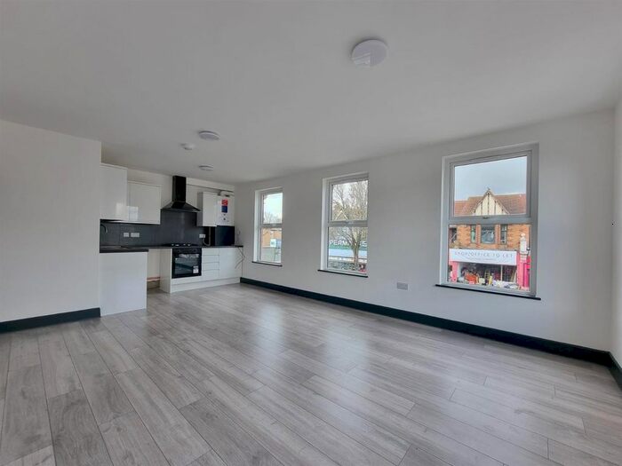 2 Bedroom Flat To Rent In Green Lane, Ilford, IG3