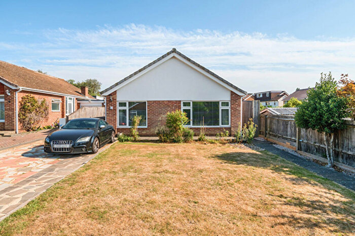 3 Bedroom Bungalow For Sale In Highwood Close, Orpington, BR6