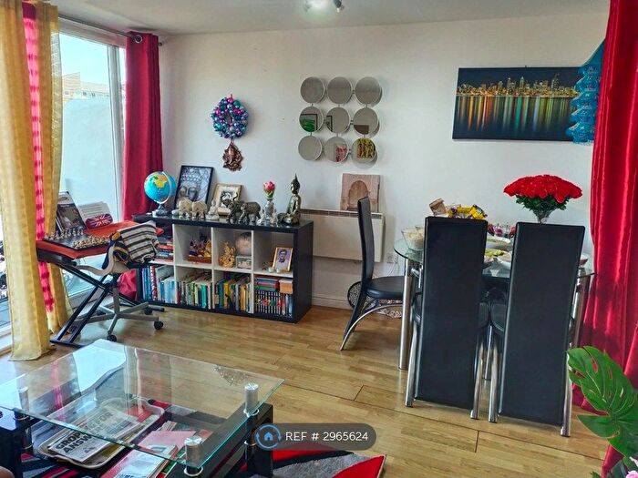 2 Bedroom Flat To Rent In Berberis House, Feltham, TW13