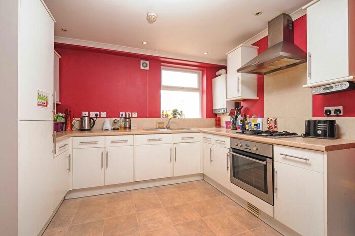 3 Bedroom Flat To Rent In Sunnyhill Road, London, SW16