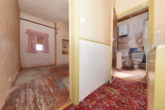 1 Bedroom End Of Terrace House For Sale In Peel Street, Morley, Leeds, LS27