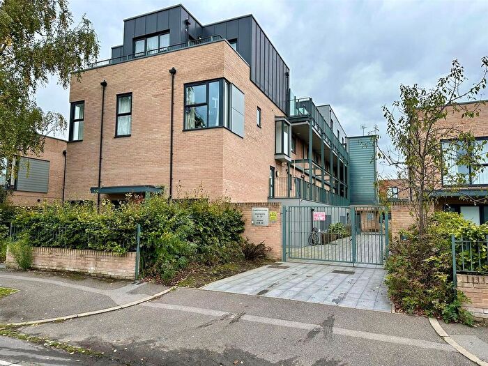 2 Bedroom Flat To Rent In Flamsteed Close, Cambridge, CB1