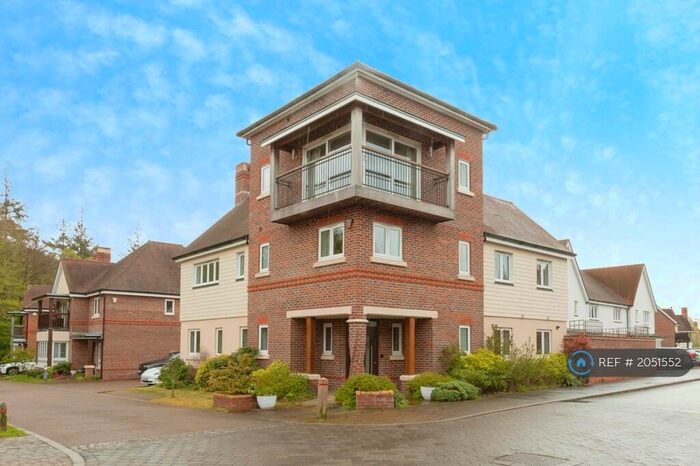 5 Bedroom Detached House To Rent In Serotine, Fleet, GU51