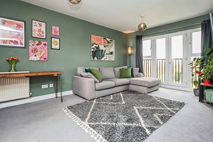 2 Bedroom Flat For Sale In Cobham Green, Leamington Spa, CV31