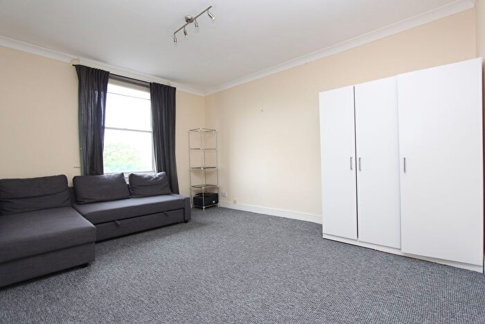 2 Bedroom Flat To Rent In Ladbroke Grove, London, W10