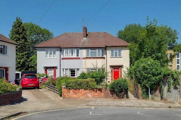 3 Bedroom Semi-Detached House To Rent In Wellington Road, Bromley, BR2