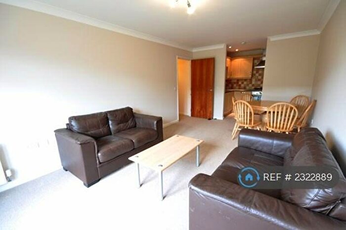 2 Bedroom Flat To Rent In Iliffe Close, Reading, RG1