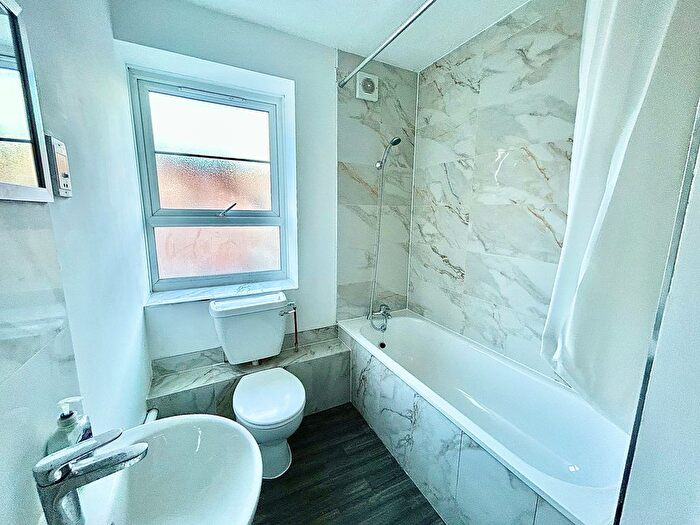 1 Bedroom Flat To Rent In Memorial Avenue, London, E15