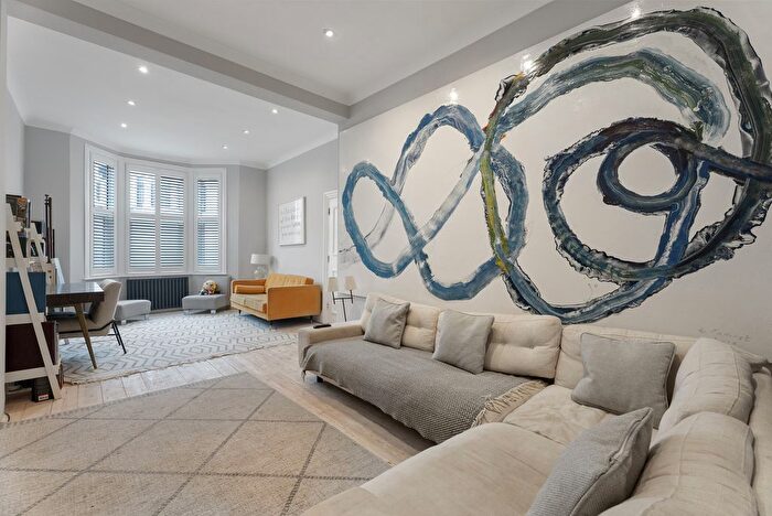 5 Bedroom Terraced House For Sale In Ingersoll Road, London, W12