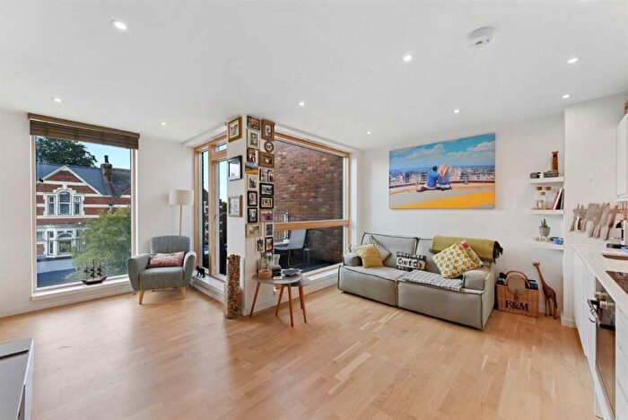 1 Bedroom Flat For Sale In High Road Leyton, Leyton, E10