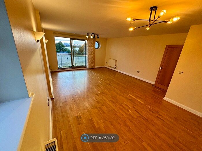 3 Bedroom Flat To Rent In West Thamesmead, London, SE28