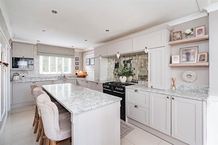 4 Bedroom Terraced House For Sale In Punch Croft, New Ash Green, DA3