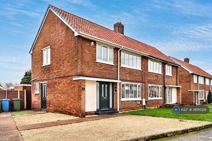 3 Bedroom Semi-Detached House To Rent In Grange View, Harworth, Doncaster, DN11