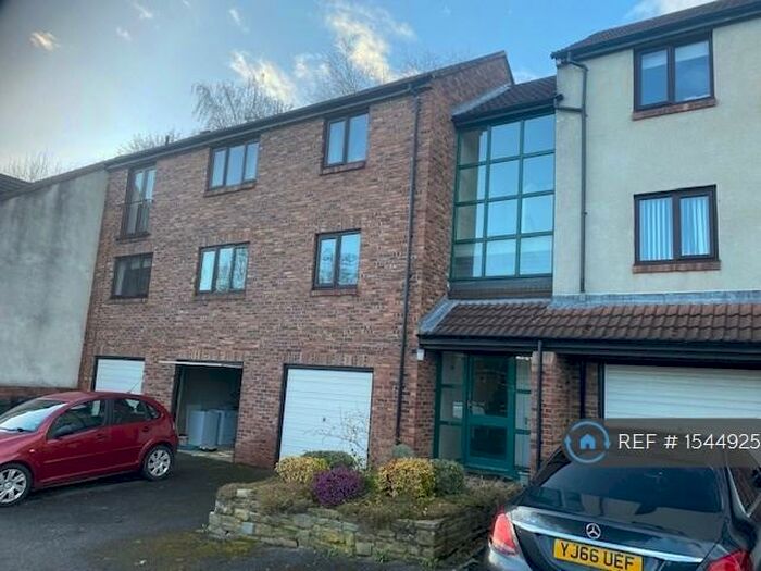 2 Bedroom Flat To Rent In Baildon, Bradford, BD17
