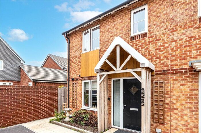 2 Bedroom End Of Terrace House For Sale In Samphire Close, Didcot, OX11