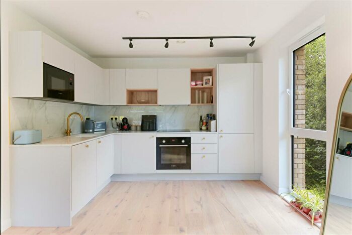 1 Bedroom Flat For Sale In Ashley Road, Epsom, KT18