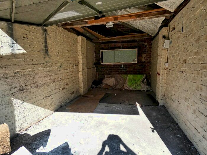 Town House To Rent In Garage Wileman Street, Stoke On Trent, ST4