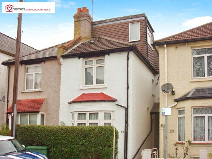 3 Bedroom Semi-Detached House To Rent In Washington Road, Worcester Park, KT4
