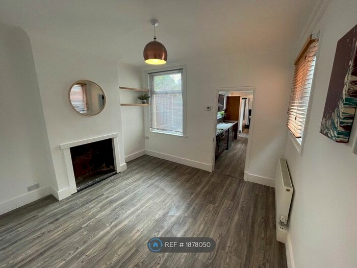 3 Bedroom Semi-Detached House To Rent In Lansdowne Road, Leicester, LE2