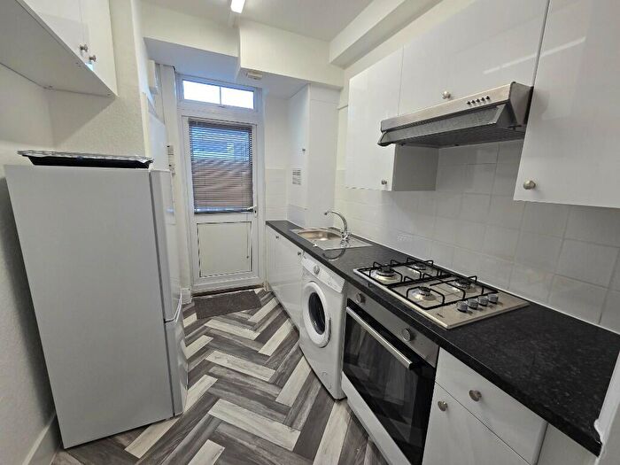 2 Bedroom Flat To Rent In Vivian Avenue, London, NW4