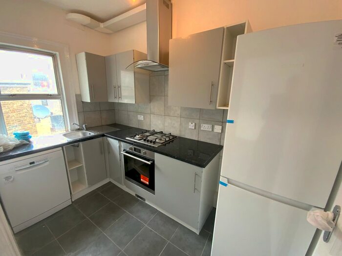 4 Bedroom Flat To Rent In Mitcham Road, Tooting, London, SW17