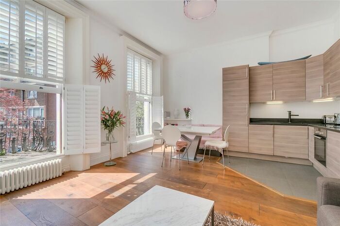 1 Bedroom Flat For Sale In Powis Gardens, Notting Hill, W11
