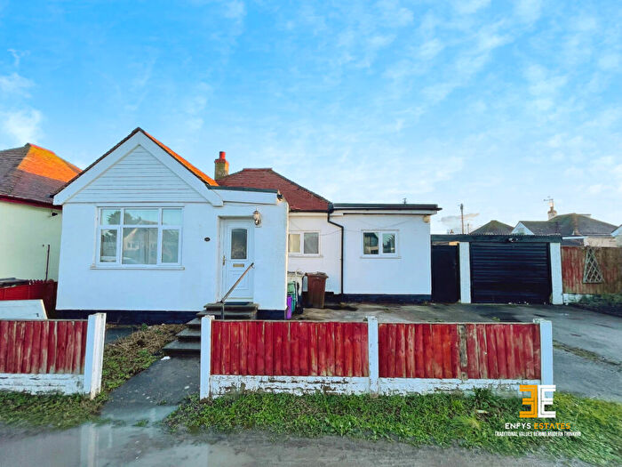 2 Bedroom Bungalow For Sale In Rhys Avenue, Kinmel Bay, LL18