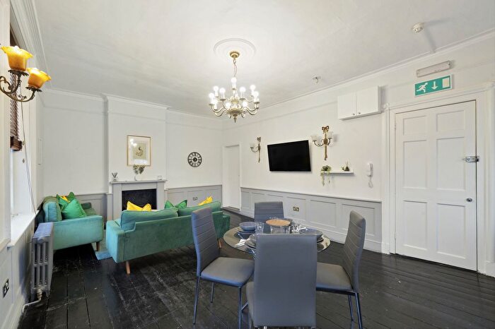 2 Bedroom Flat To Rent In Chiswick Lane South, London, W4